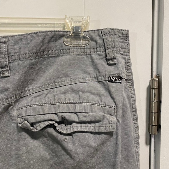 Vans Men Gray Cargo Shorts Size 36 Side Logo Pockets Casual Summer Beach - Picture 3 of 5